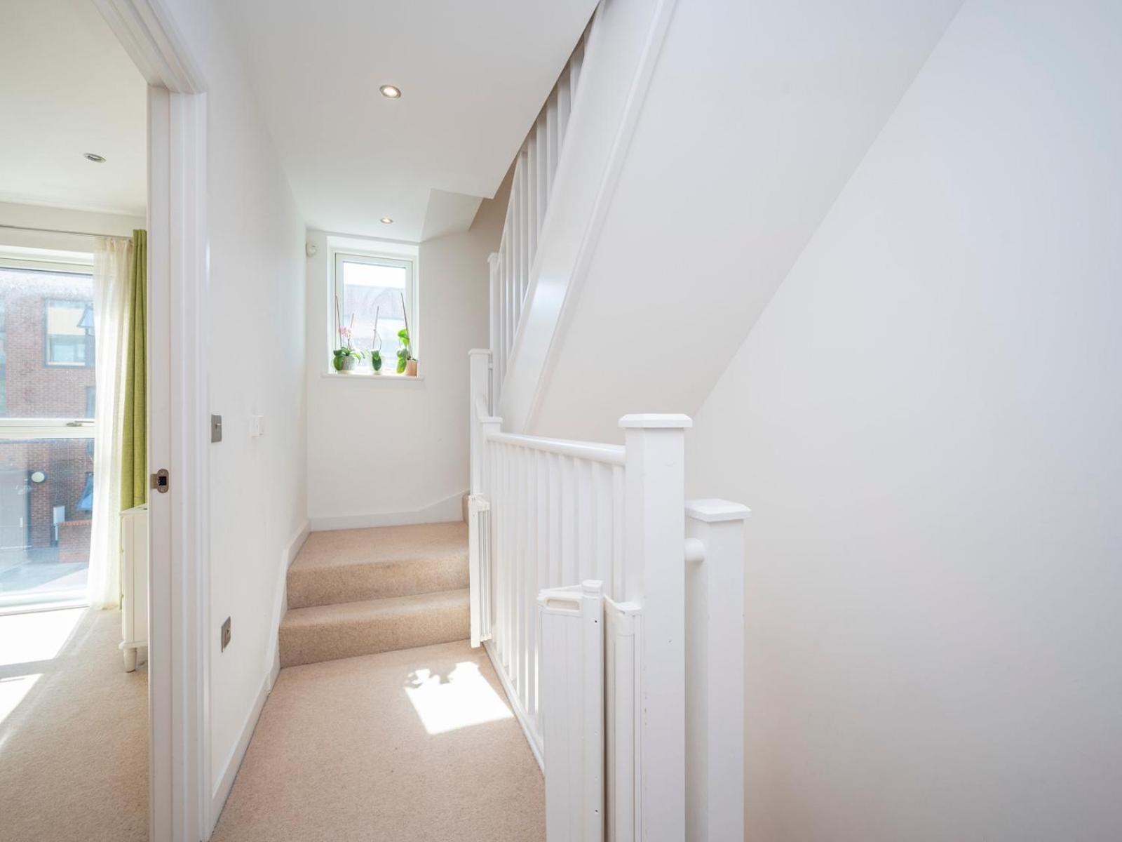Camberwell Central Spacious Townhouse Se5 Pass The Keys