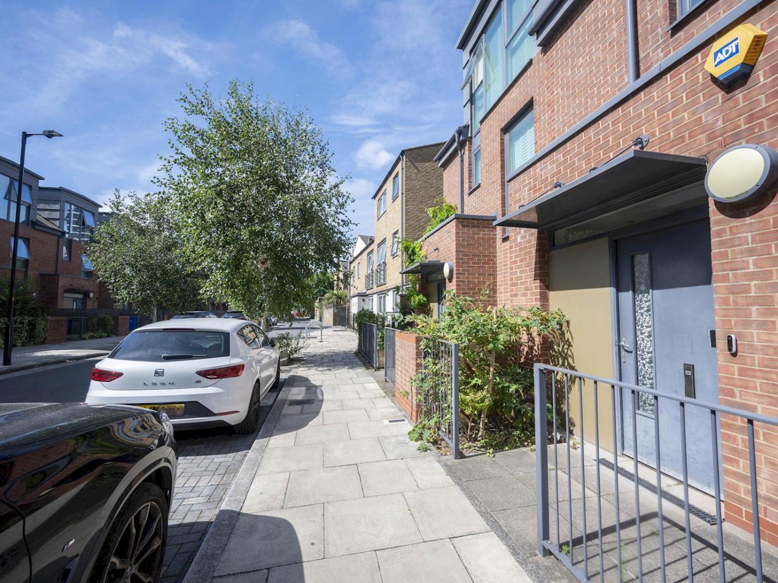 Camberwell Central Spacious Townhouse Se5 Pass The Keys *